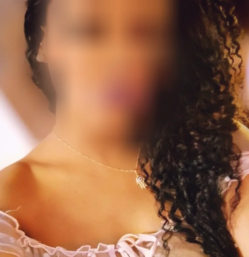 Elif, 35