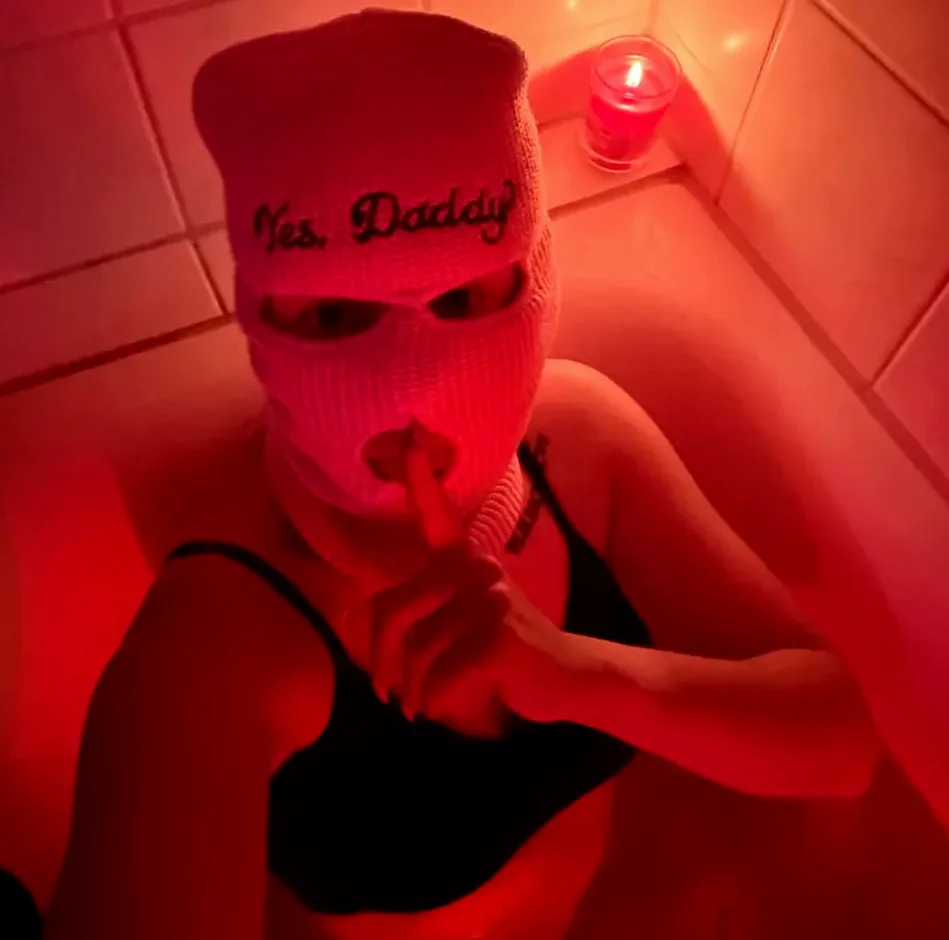 Yasmin, 27
